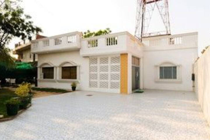 Zo Rooms VIP Road Kalakriti