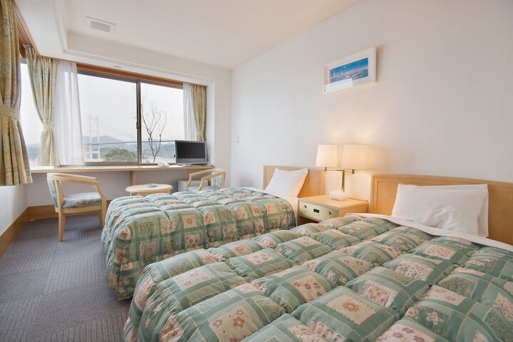 Room 2 of 25