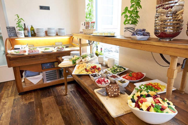 Breakfast/Coffee Service 18 of 32