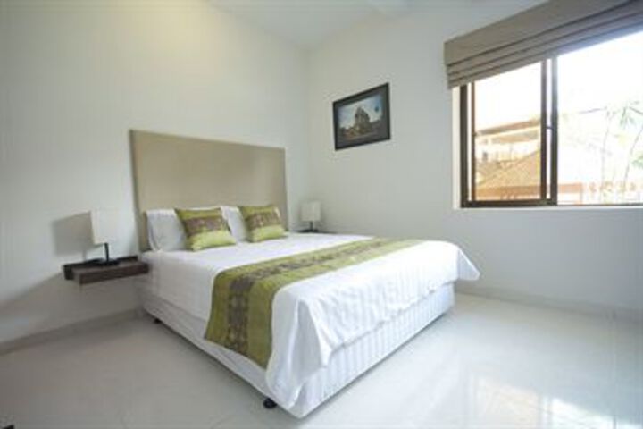 Room 9 of 26