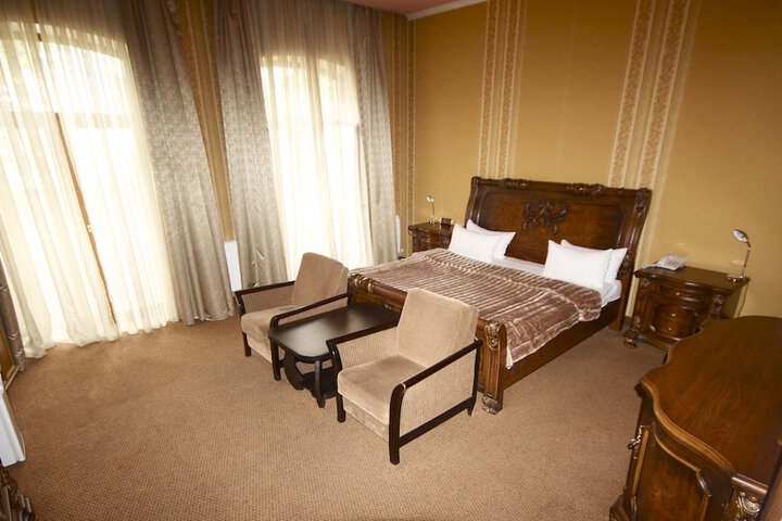 Room 4 of 30