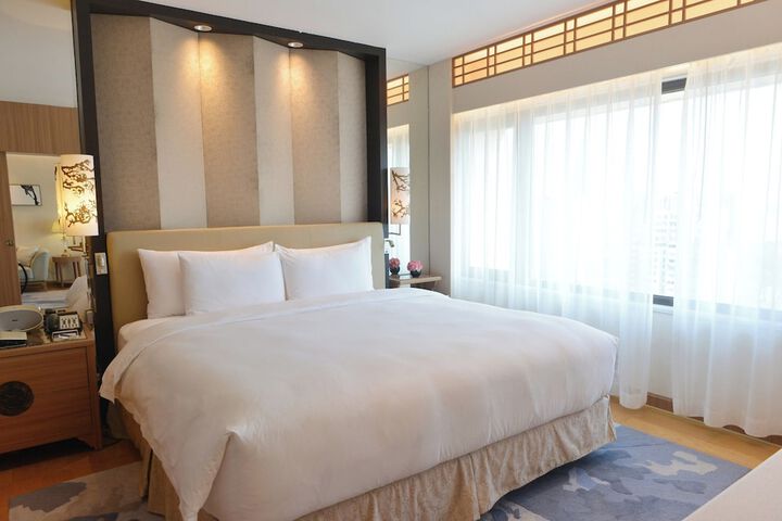 Room 14 of 180