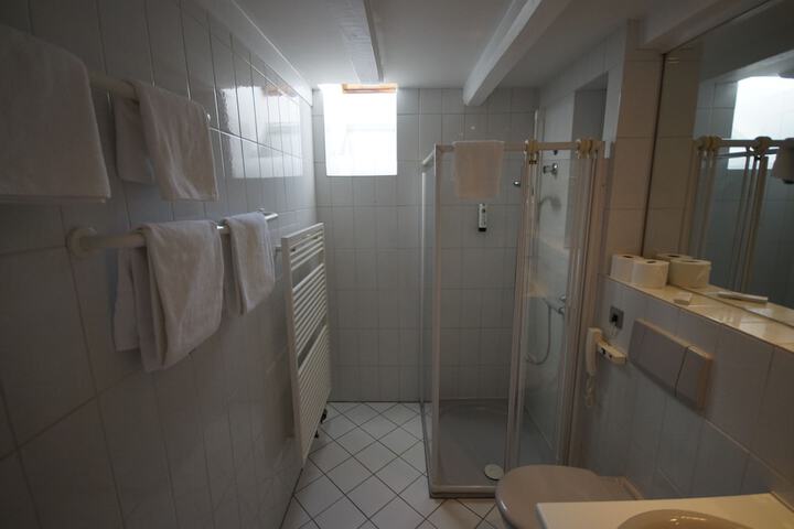 Room 37 of 47