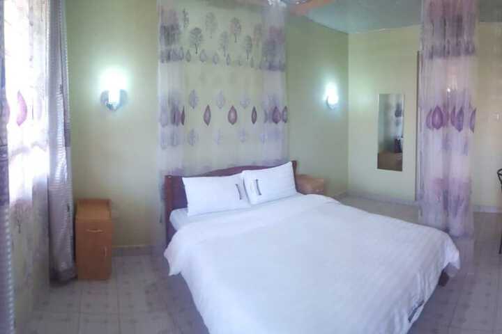 Room 10 of 18
