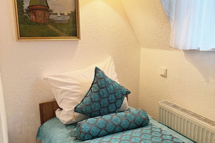 Room 18 of 107