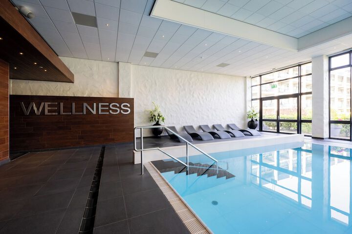 Hotel Pool
