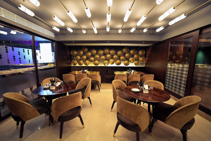 Lounge 43 of 87