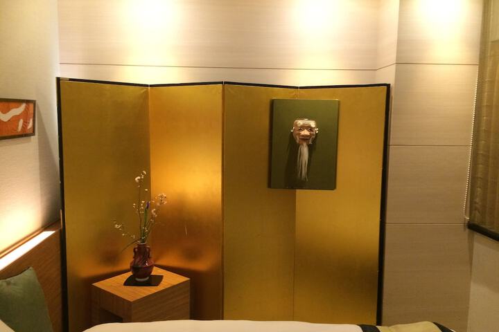 Room 11 of 38