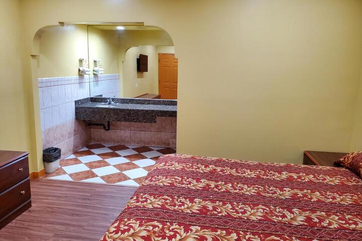 Standard Room, King or Two Doubles (4 of 4)