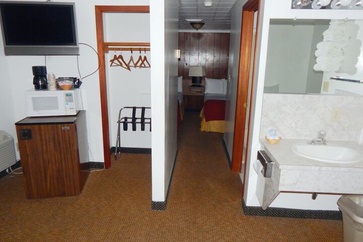 Room 2 of 6