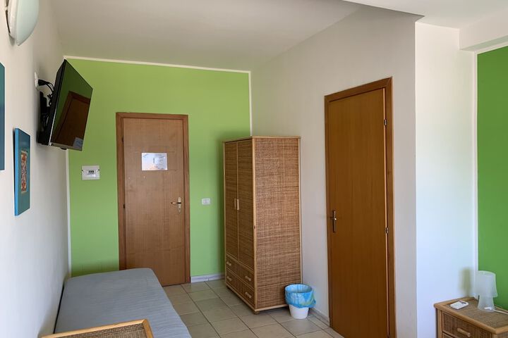 Room 8 of 26