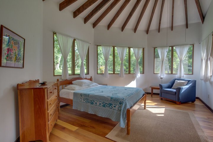 Room 2 of 160