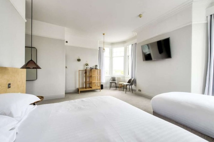 Room 4 of 30