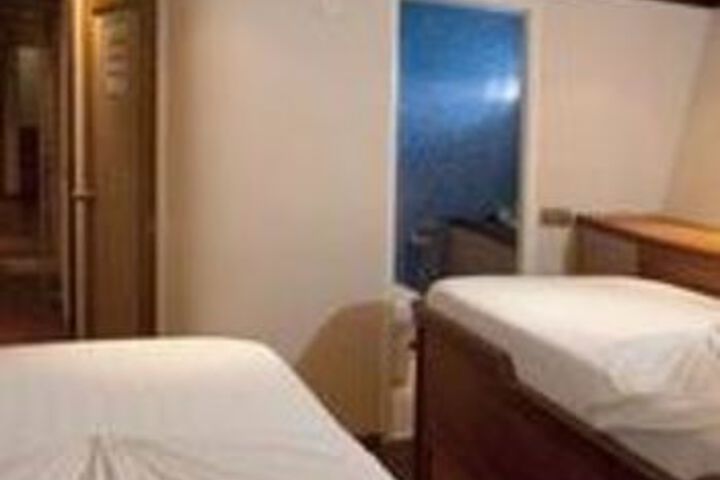 Room 2 of 33