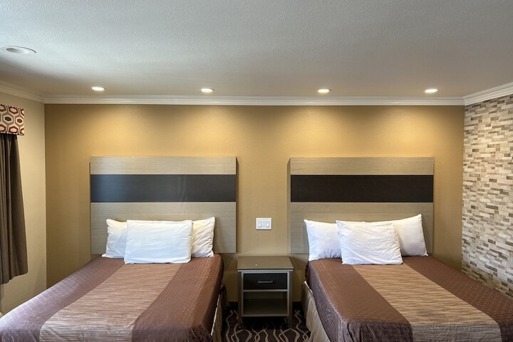 Room 13 of 66