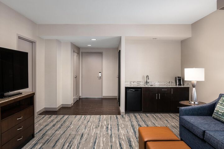 Room 27 of 61