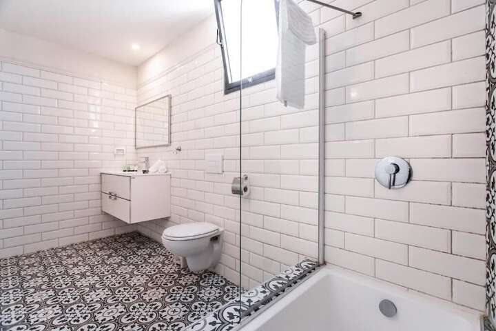 Room 6 of 13
