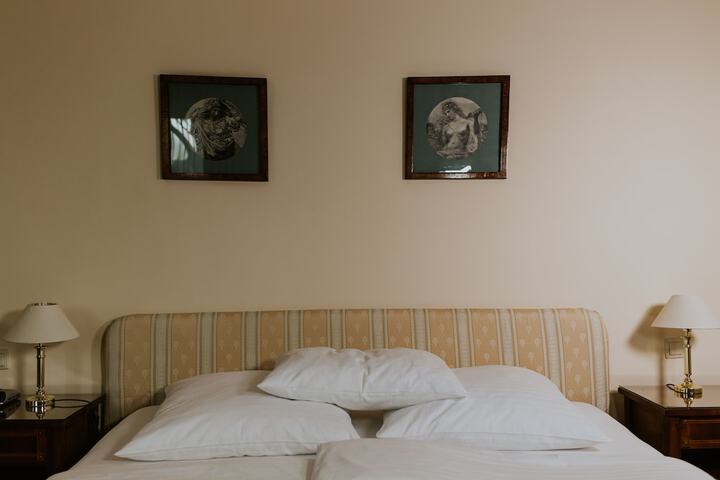 Room 12 of 32
