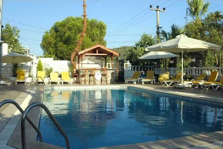 Pool 15 of 19
