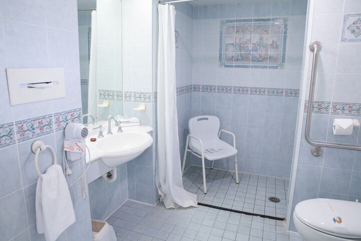 Room 75 of 94