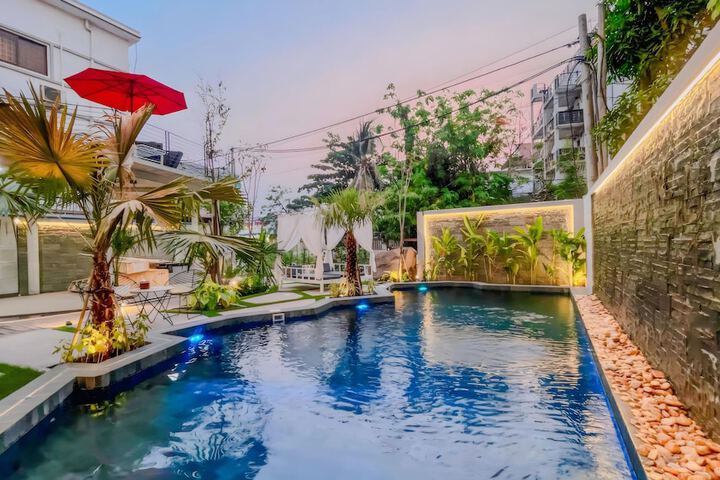 Pool 40 of 56