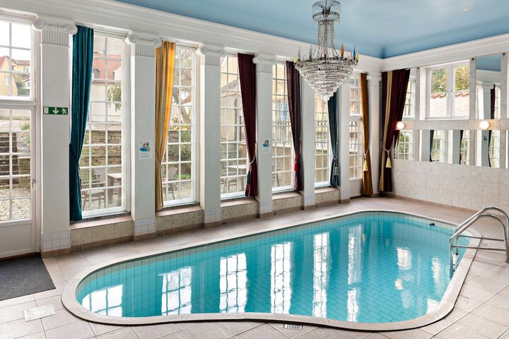Pool 126 of 187