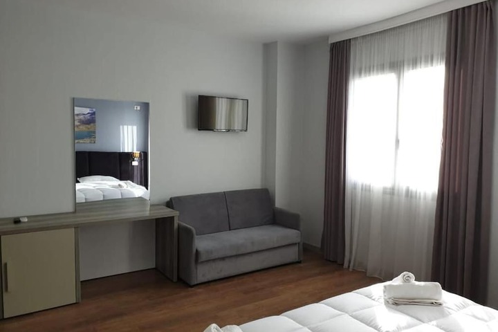Room 52 of 66