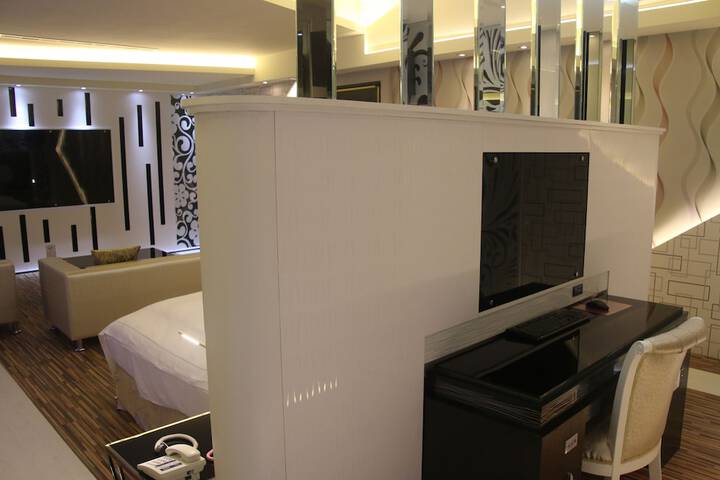 Room 16 of 216