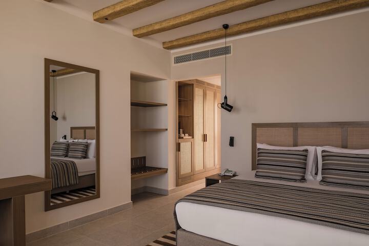Room 9 of 42