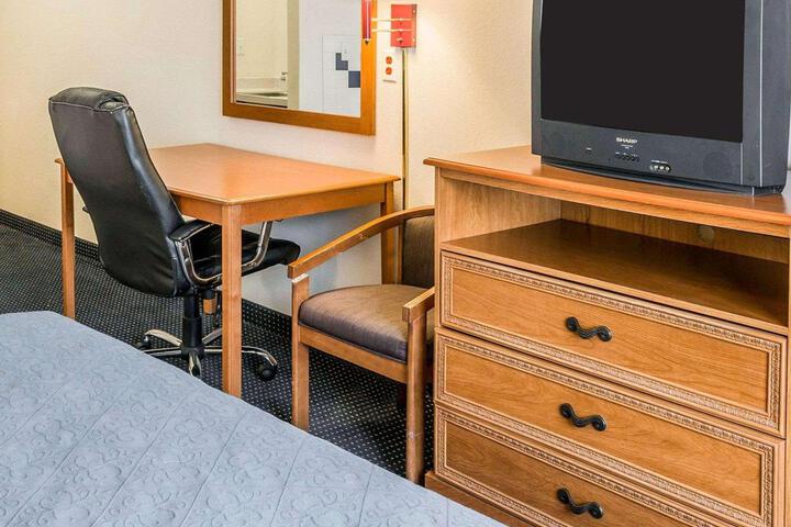 2 Double Beds (13 of 14)