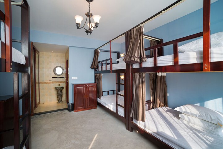 Room 12 of 43