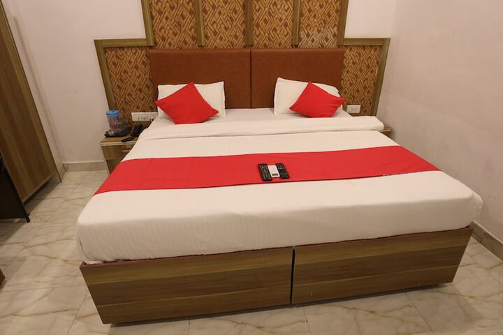 Room 3 of 32
