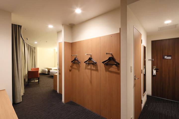 Room 26 of 93