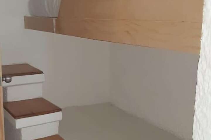 Room 9 of 42