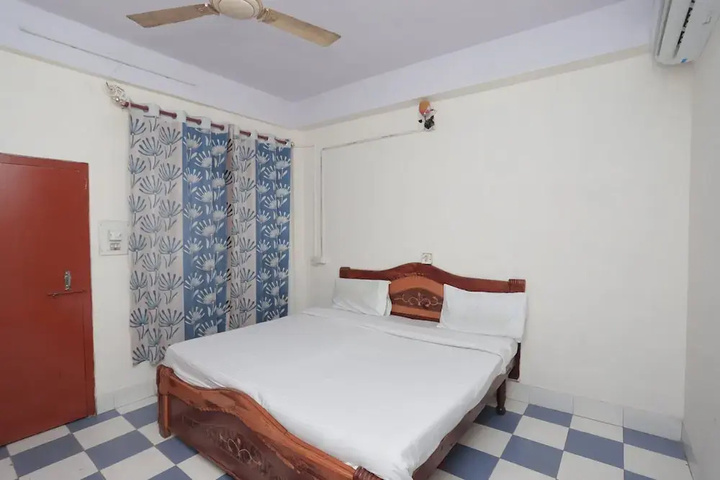 Room 5 of 13