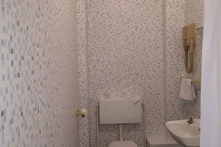 Room 68 of 99