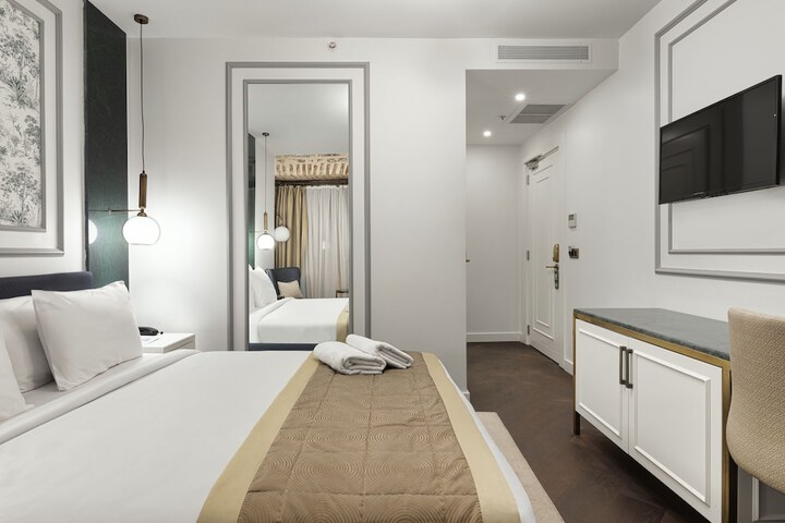 Room 42 of 86