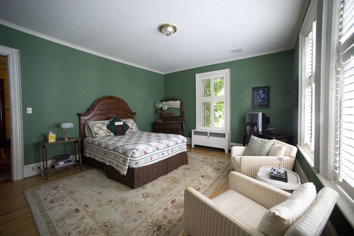 Room 16 of 46