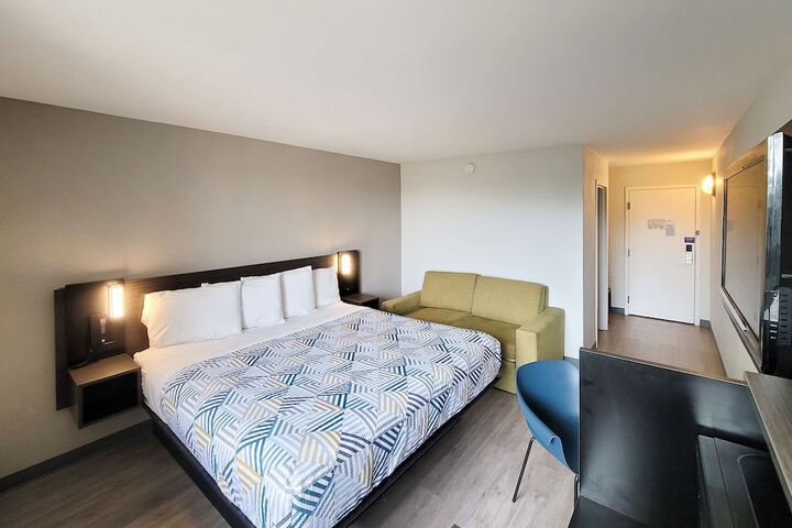 1 King Bed Accessible (4 of 8)