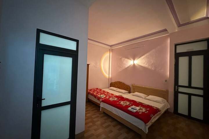 Room 5 of 7