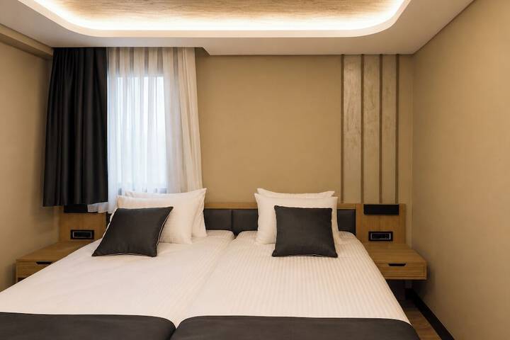 Room 35 of 72