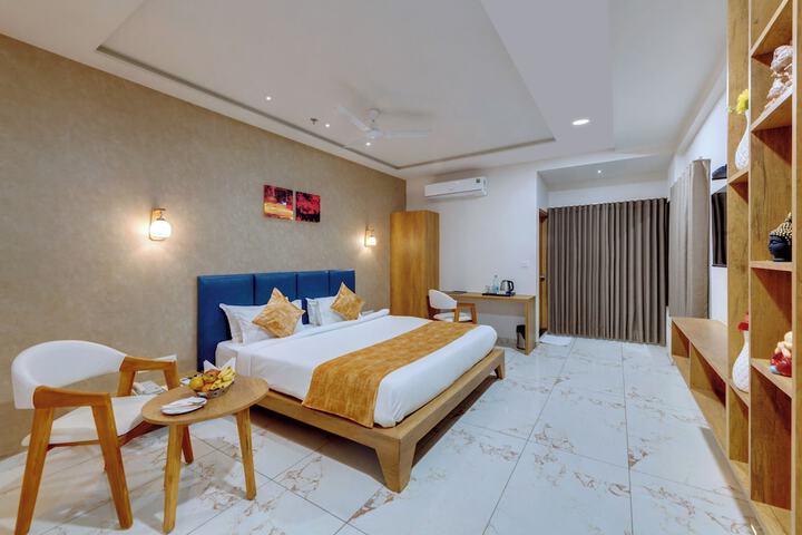 Room 13 of 20