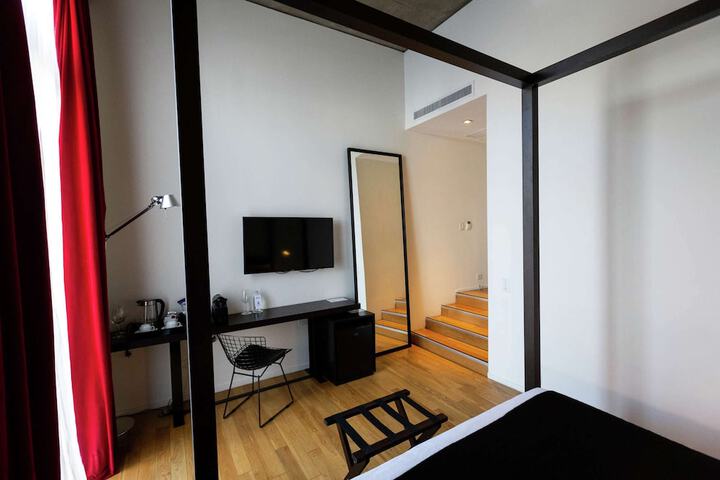 Room 34 of 136