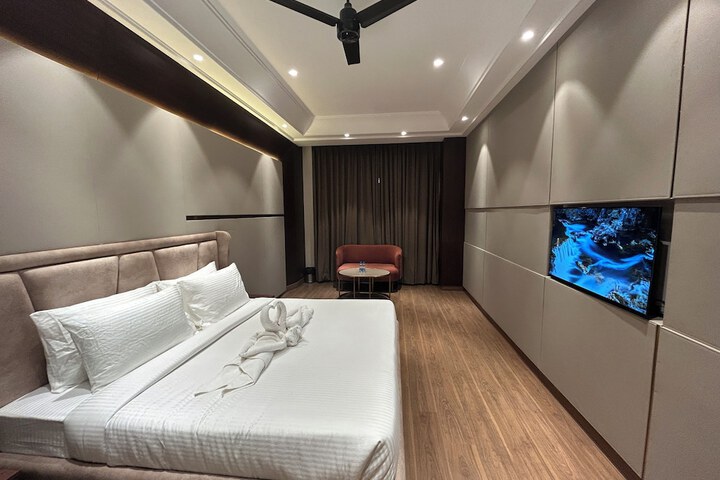 Room 12 of 20