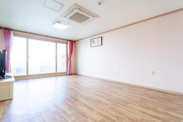 Room 4 of 59
