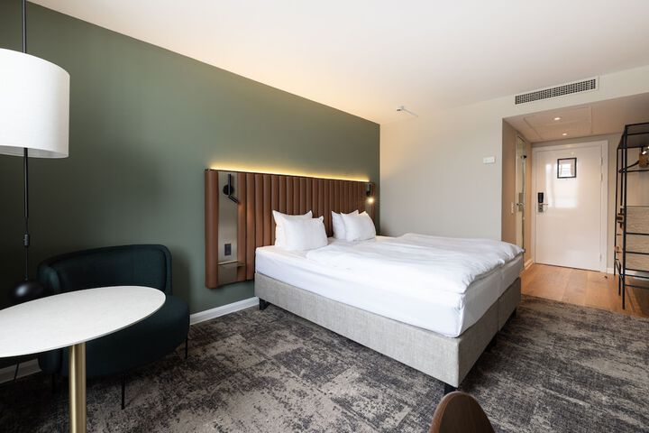 Room 34 of 94