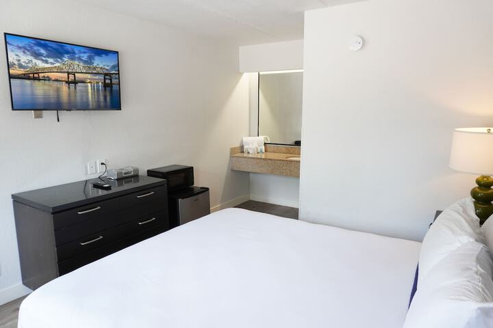 Room 5 of 17