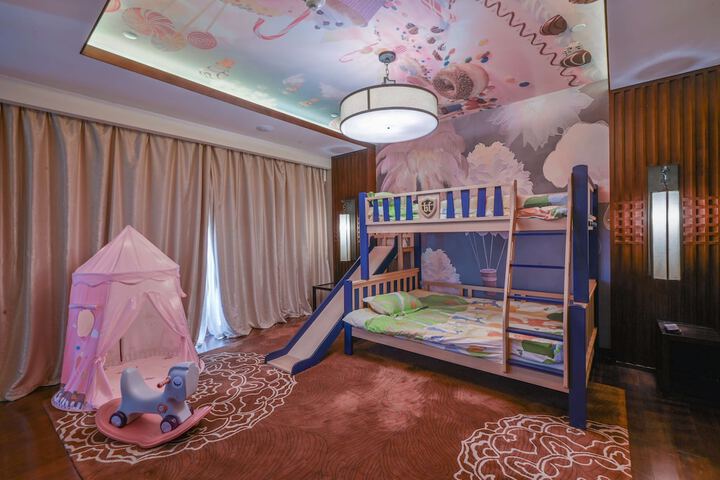 Room 12 of 162