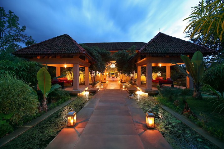 Hotel Entry