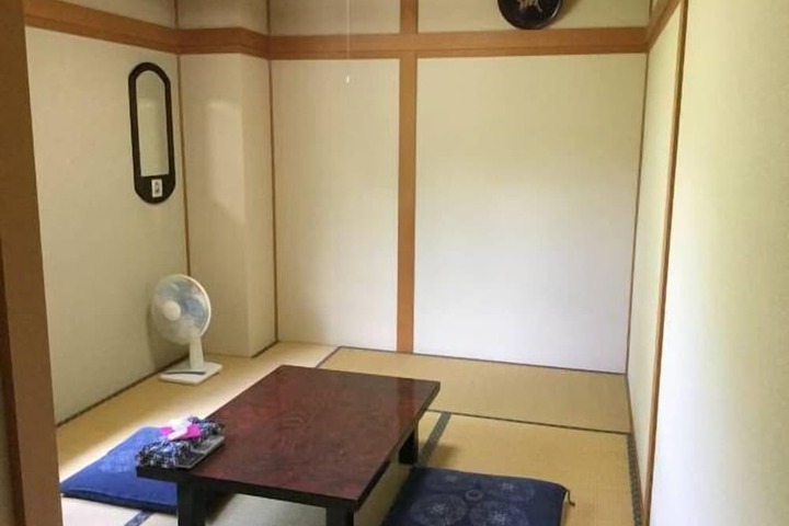 Room 4 of 14